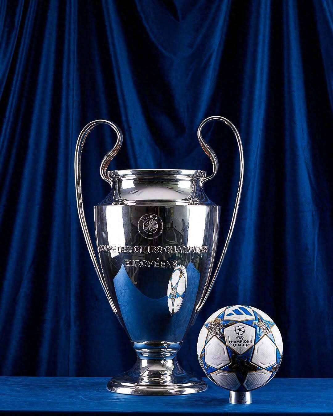 球队在客场打出稳定表现，士气高涨（客场表现稳健，士气正盛）