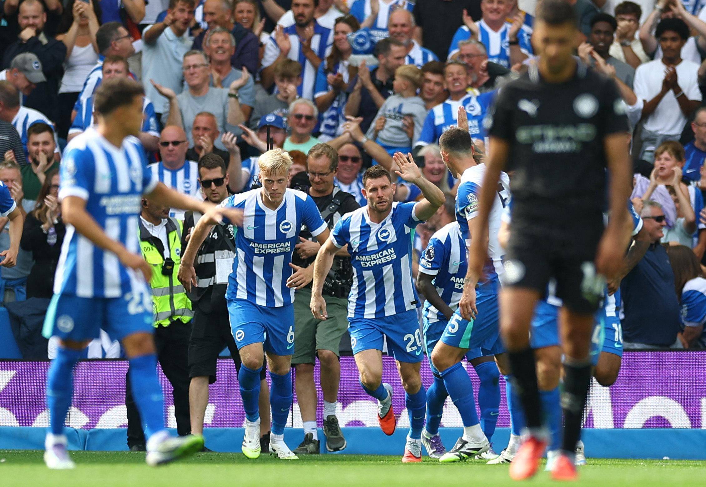 都体：邓弗里斯可能继续缺席与马竞比赛；泽林斯基已参加合练（都体：邓弗里斯或继续缺阵对马竞之战，泽林斯基已回归合练）