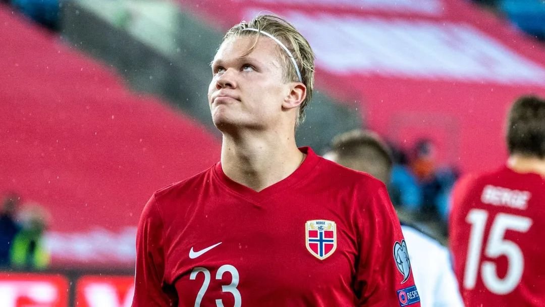 意甲媒体热议：在莱奥加盟米兰的七个赛季里，本赛季莱奥的表现最为出色！（意媒热议：莱奥加盟米兰七季以来，本赛季表现最佳！）