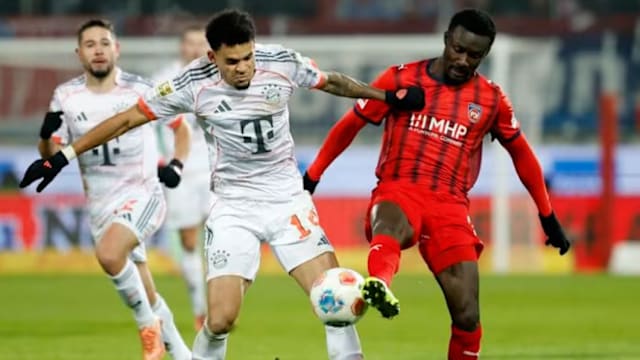 老将坚持打完最后一分钟（老将拼到终场最后一秒）