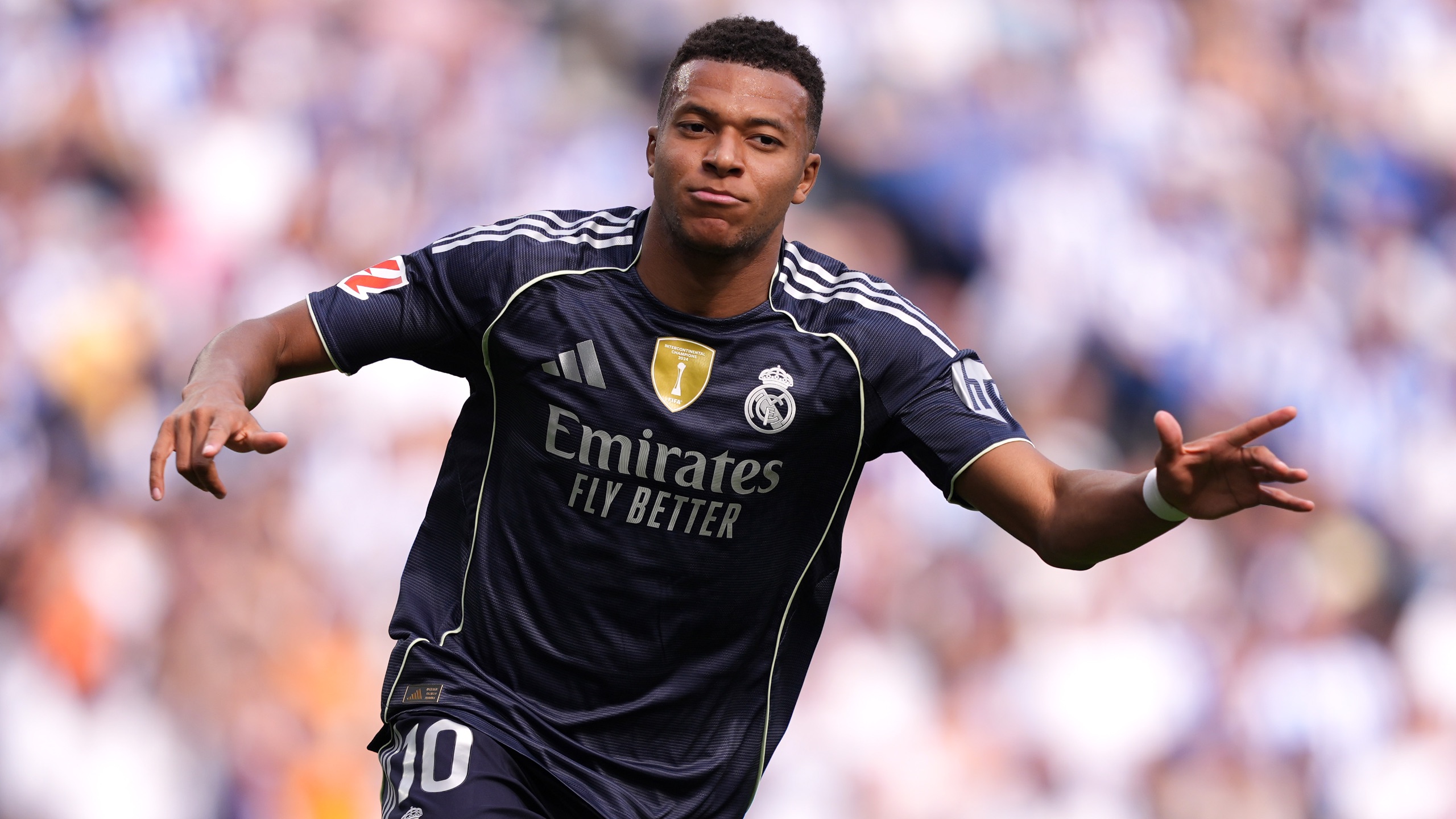 剑南春｜15连胜！拜仁3-0药厂，雅克松德甲首球，格纳布里建功（剑南春｜拜仁3-0击败药厂豪取15连胜，雅克松收获德甲处子球，格纳布里破门）