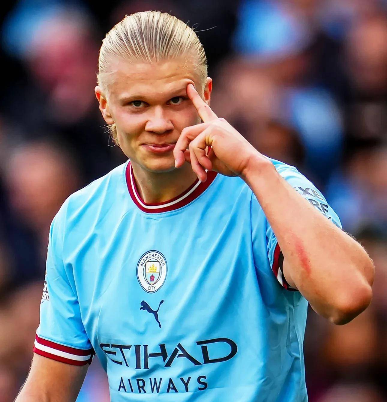 TA：利物浦目前看起来非常混乱，他们的卫冕梦想已支离破碎（TA：利物浦陷入混乱，卫冕之梦已成泡影）