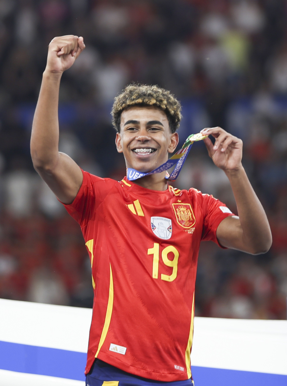 中超第30轮跑动距离榜：钟晋宝13356米居首，周定洋第二（中超第30轮跑动里程榜：钟晋宝以13356米夺魁，周定洋位列第二）