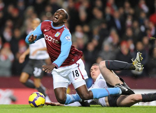 TA：多家豪门关注小将斯密特，阿尔克马尔对其估价约6000万欧（TA：阿尔克马尔为新星斯密特标价约6000万欧，多家豪门密切关注）