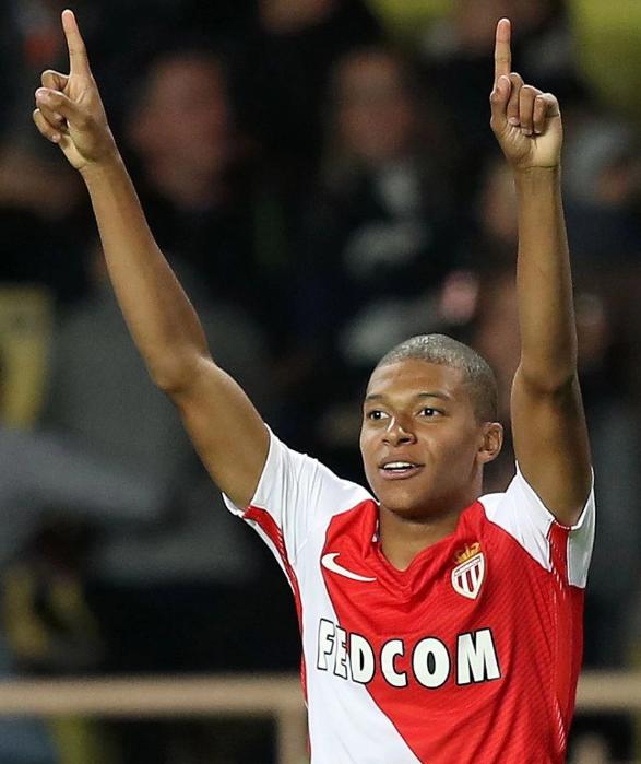 解放者杯战报：达尼洛制胜，弗拉门戈1-0帕尔梅拉斯夺冠（解放者杯决赛：达尼洛一锤定音，弗拉门戈1-0力克帕尔梅拉斯捧杯）