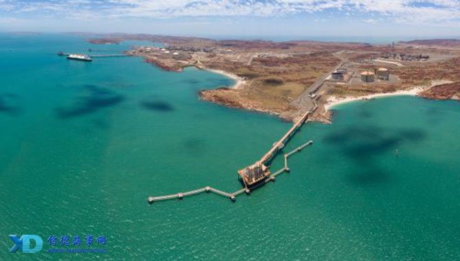 邮报：明年世界杯上下半场中段设强制补水时间，每次三分钟（邮报：明年世界杯每半场中段将设3分钟强制补水暂停）